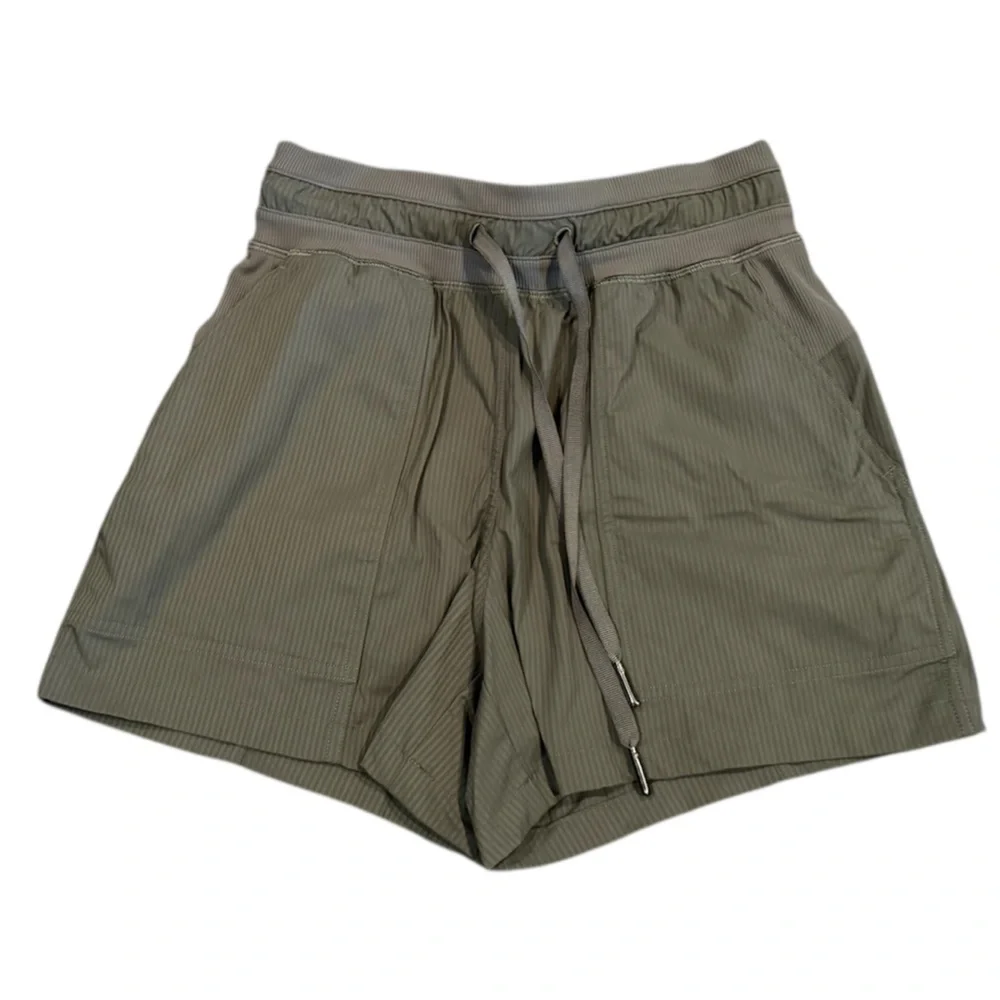 Lululemon Dance Studio High-Rise Short 3.5